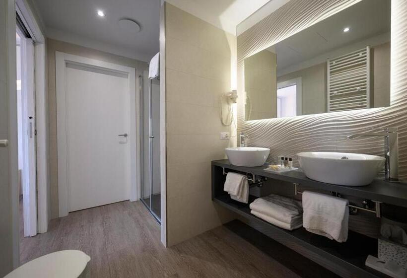 Suite with lake view, Riviera