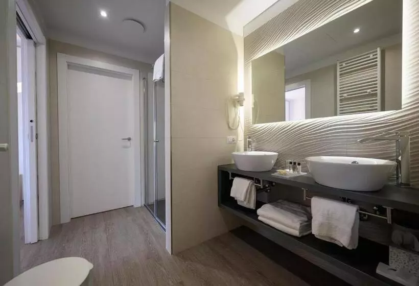 Suite with lake view, Riviera