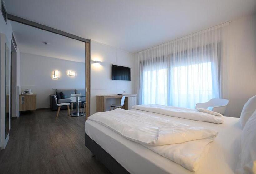 Suite with lake view, Riviera