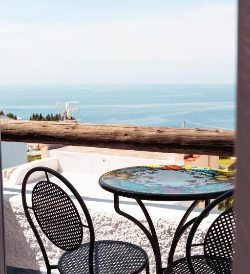 סוויטת ג'וניור נוף לים, Borgo Romantica   Resort & Spa