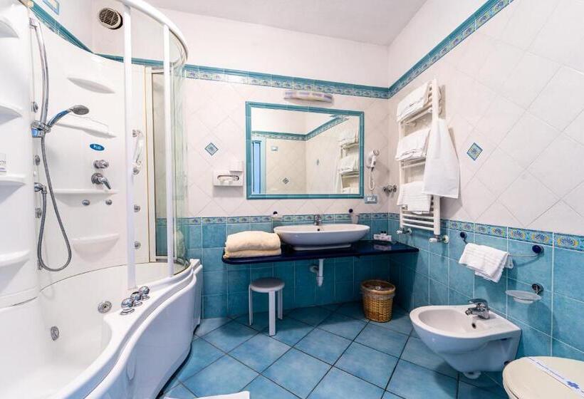 סוויטת ג'וניור נוף לים, Borgo Romantica   Resort & Spa