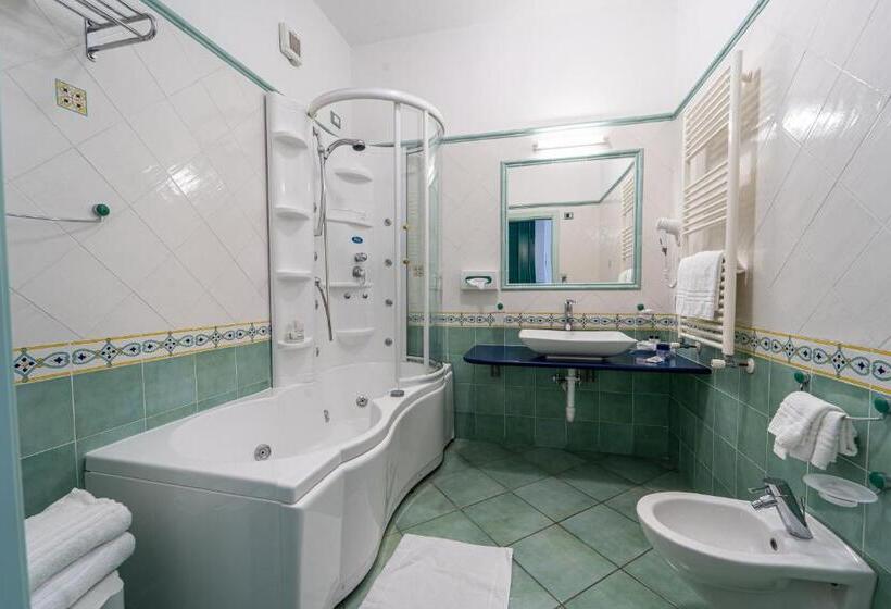 סוויטת ג'וניור נוף לים, Borgo Romantica   Resort & Spa