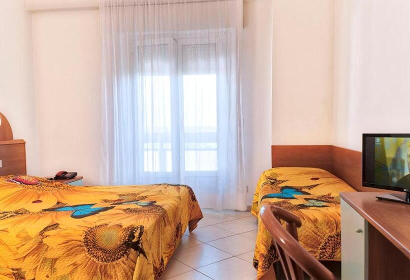 スタンダードトリプルルーム, Sole