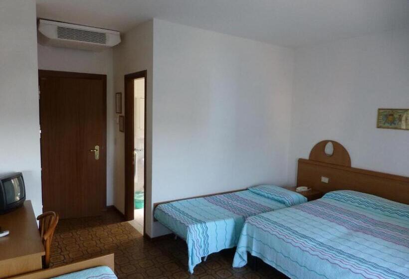 スタンダードトリプルルーム, Sole