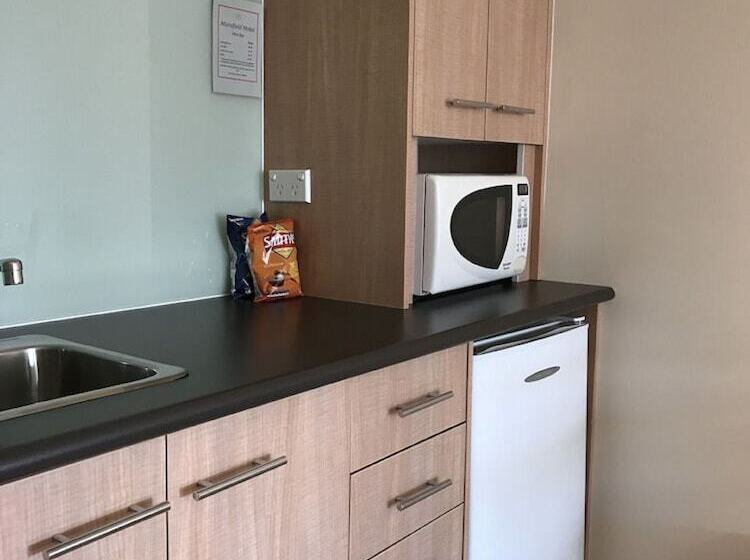 غرفة بريميوم رباعية, Mansfield Motel