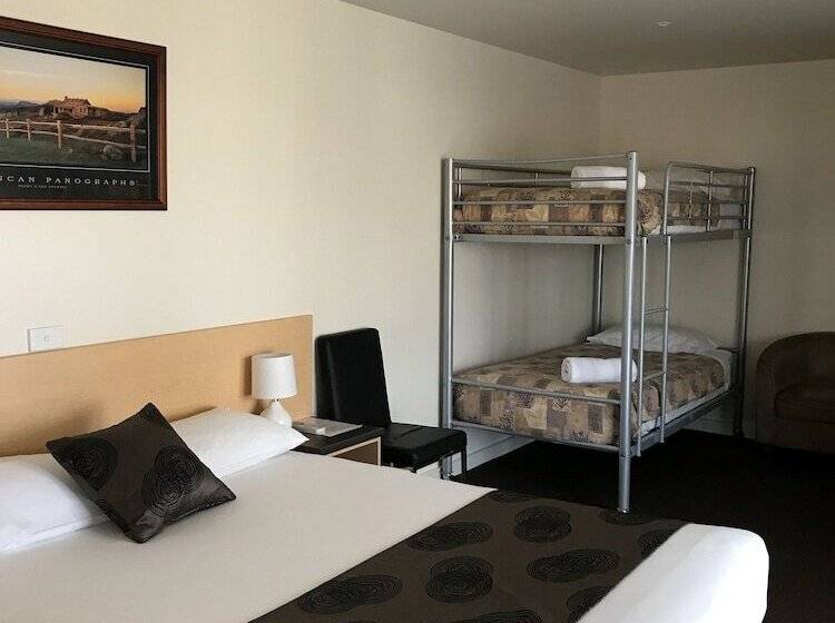 غرفة بريميوم رباعية, Mansfield Motel