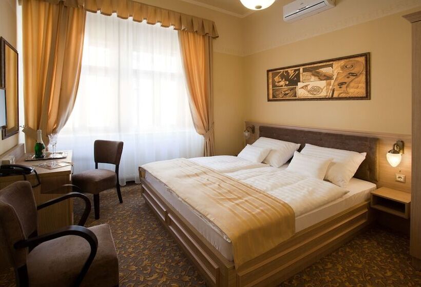 스탠다드 트리플 룸, Barokk Hotel Promenád