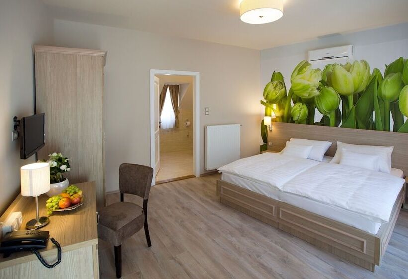 标准三人间, Barokk Hotel Promenád