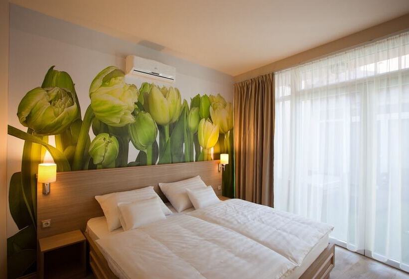 标准三人间, Barokk Hotel Promenád