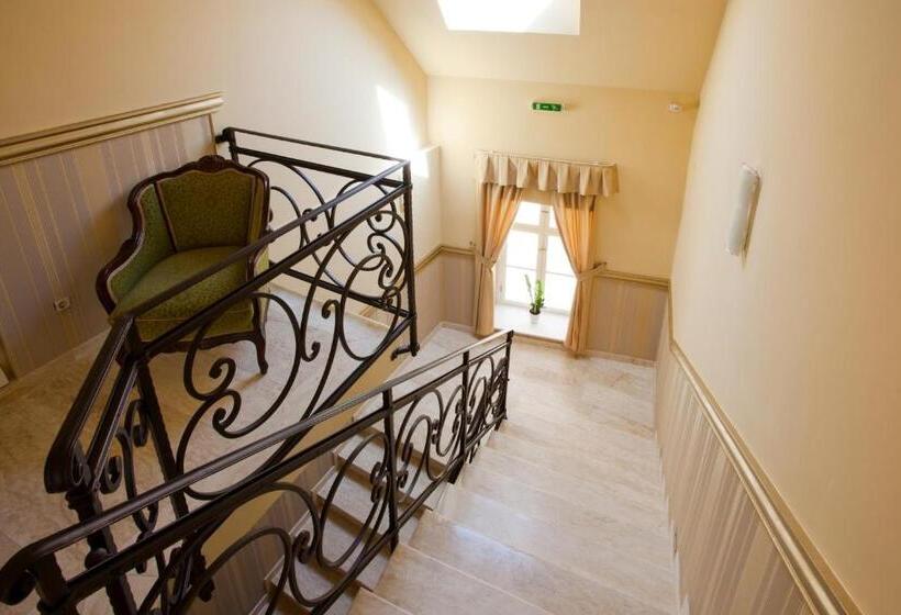 标准三人间, Barokk Hotel Promenád