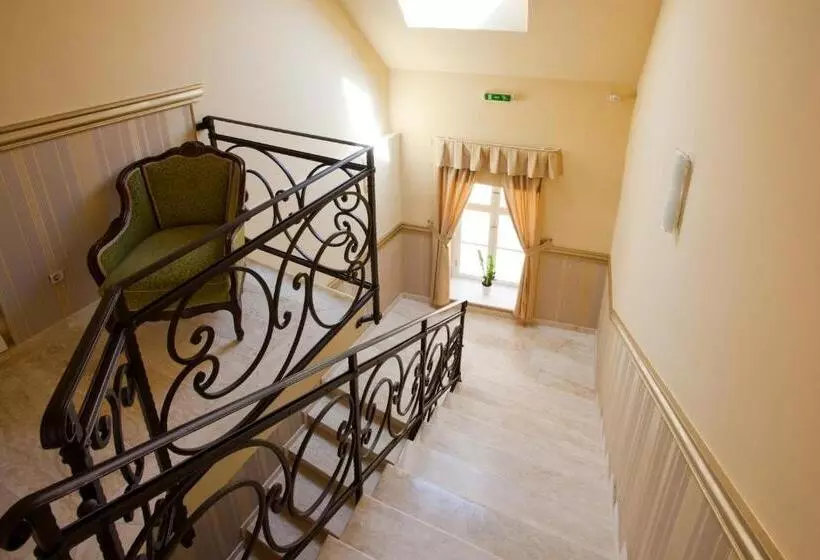 اتاق استاندارد سه نفره, Barokk Hotel Promenád