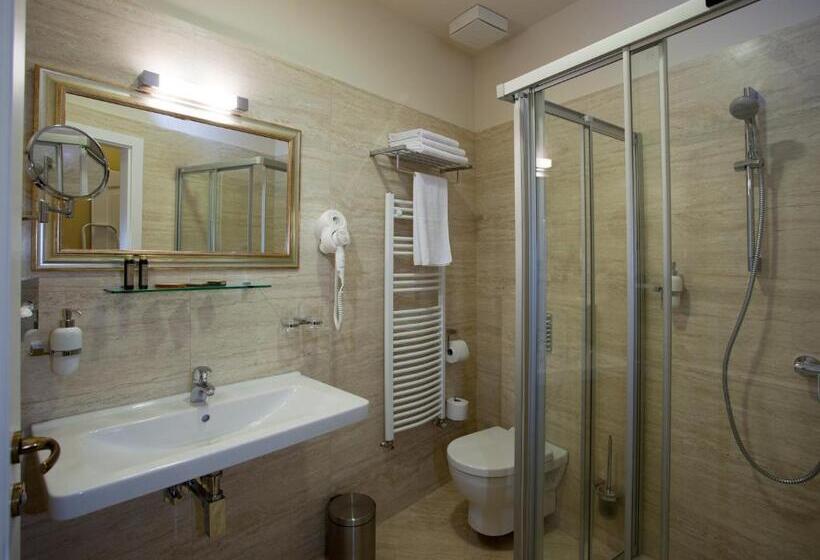 标准三人间, Barokk Hotel Promenád