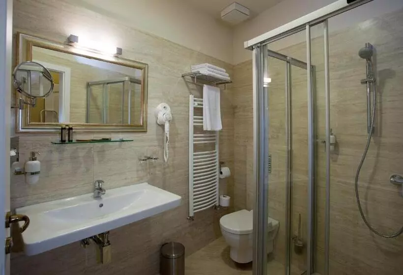 اتاق استاندارد سه نفره, Barokk Hotel Promenád