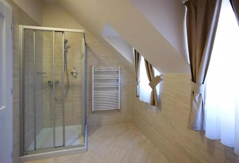 اتاق استاندارد سه نفره, Barokk Hotel Promenád