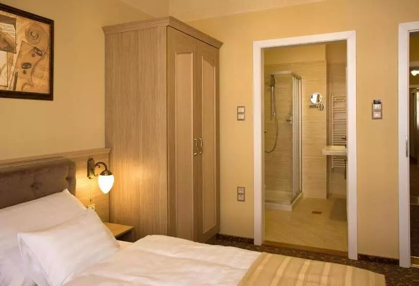 اتاق استاندارد سه نفره, Barokk Hotel Promenád