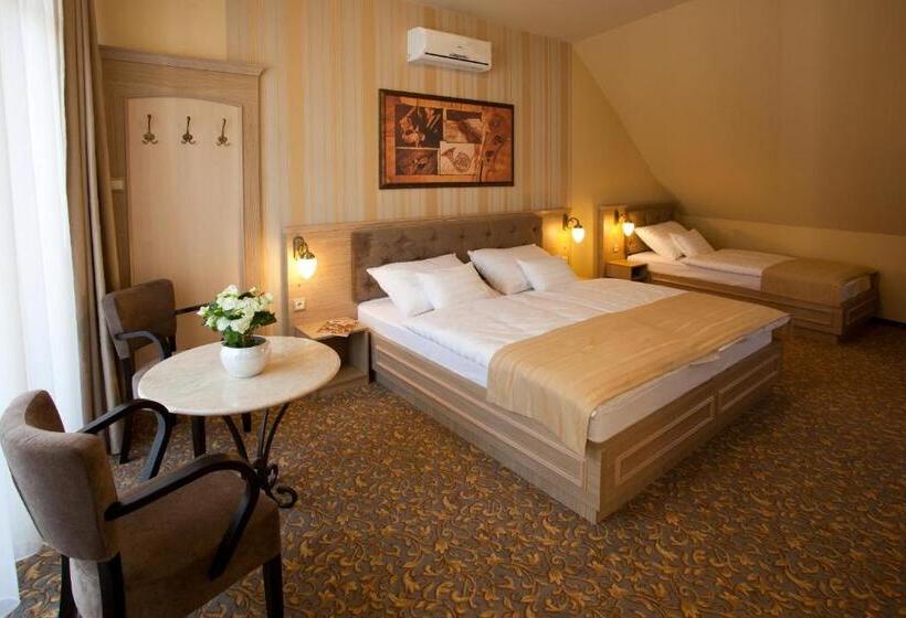 标准三人间, Barokk Hotel Promenád