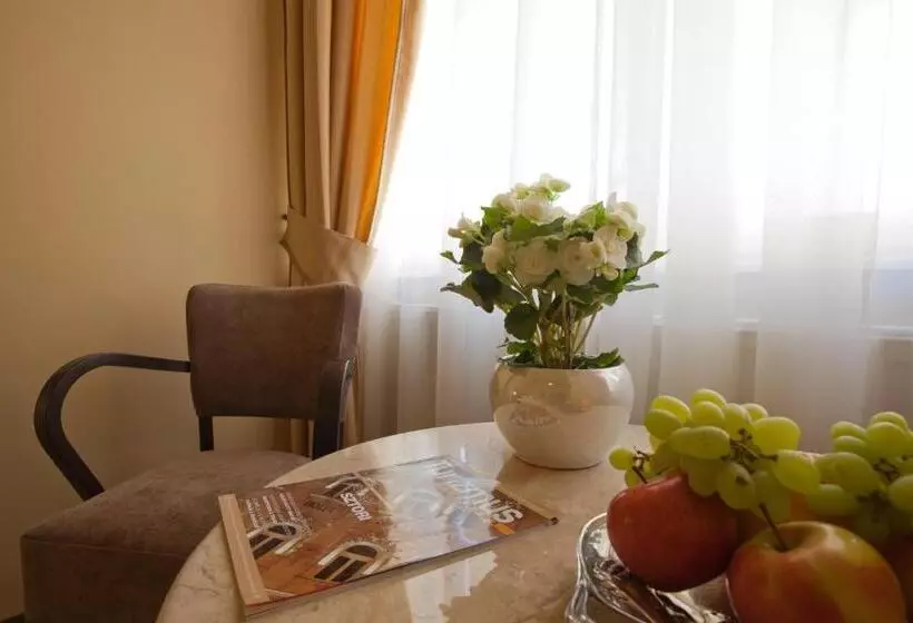 سوییت, Barokk Hotel Promenád