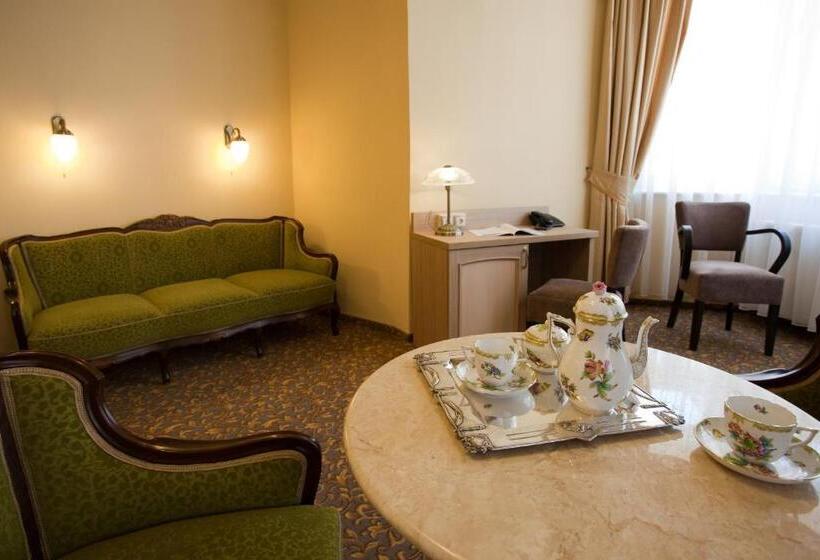 스위트, Barokk Hotel Promenád