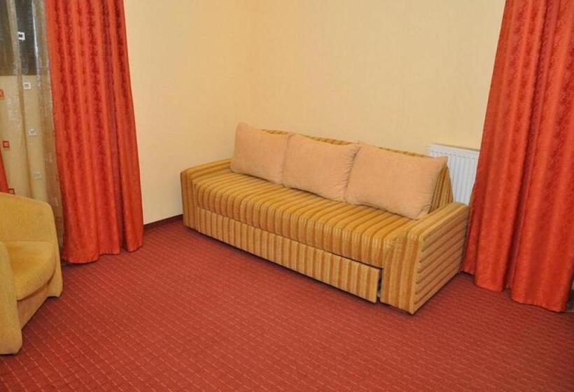 家庭套房, Coliseum