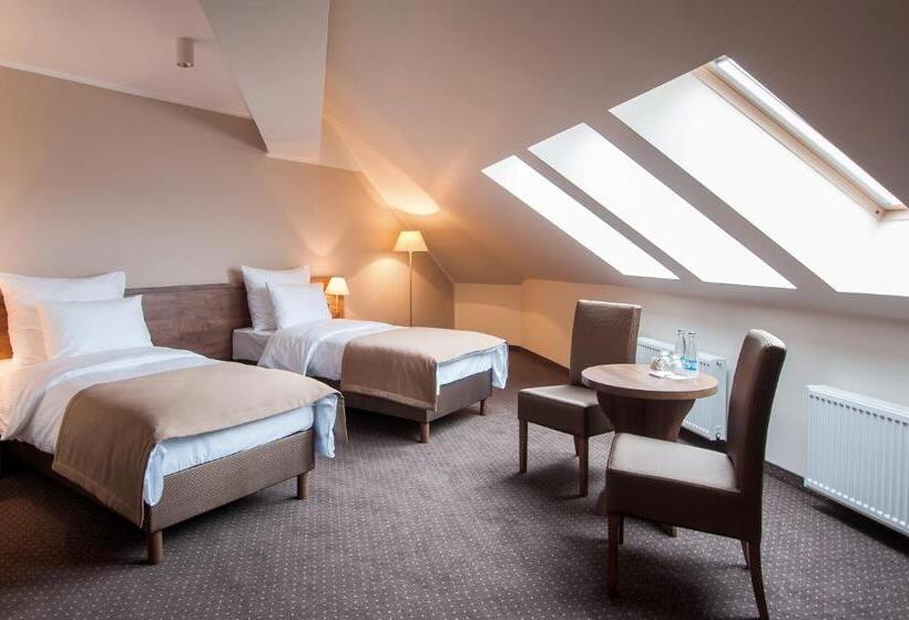 Quarto Estandar, Gem