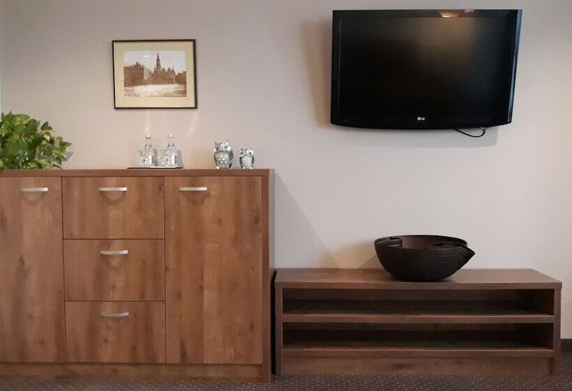 דירת חדר, Gem