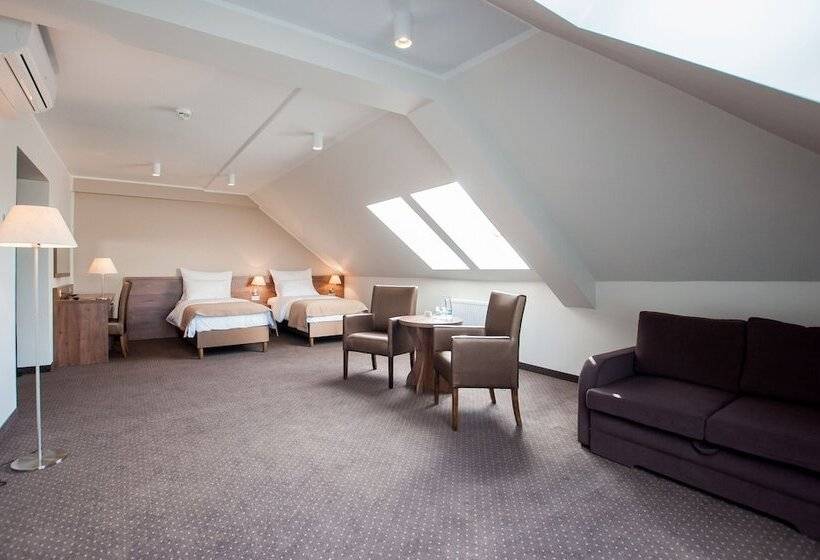 חדר סופריור לשלושה, Gem