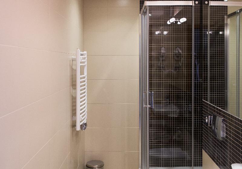 Quarto Triplo Estandar, Gem
