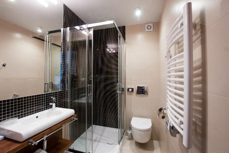 Quarto Triplo Estandar, Gem