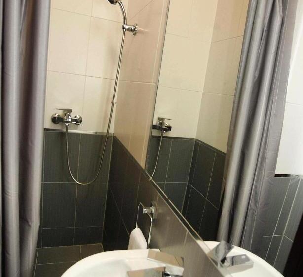 اتاق استاندارد یک نفره, Golden Inn