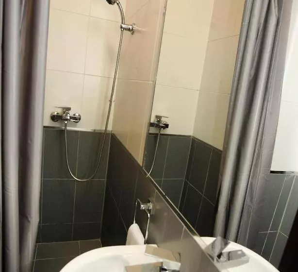 اتاق استاندارد یک نفره, Golden Inn