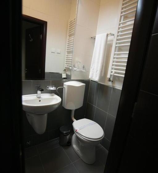 اتاق استاندارد یک نفره, Golden Inn