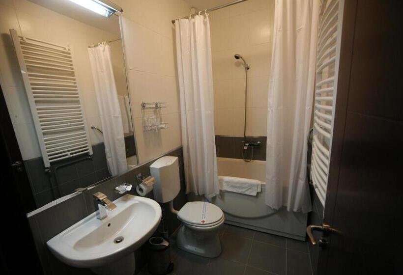 اتاق استاندارد, Golden Inn