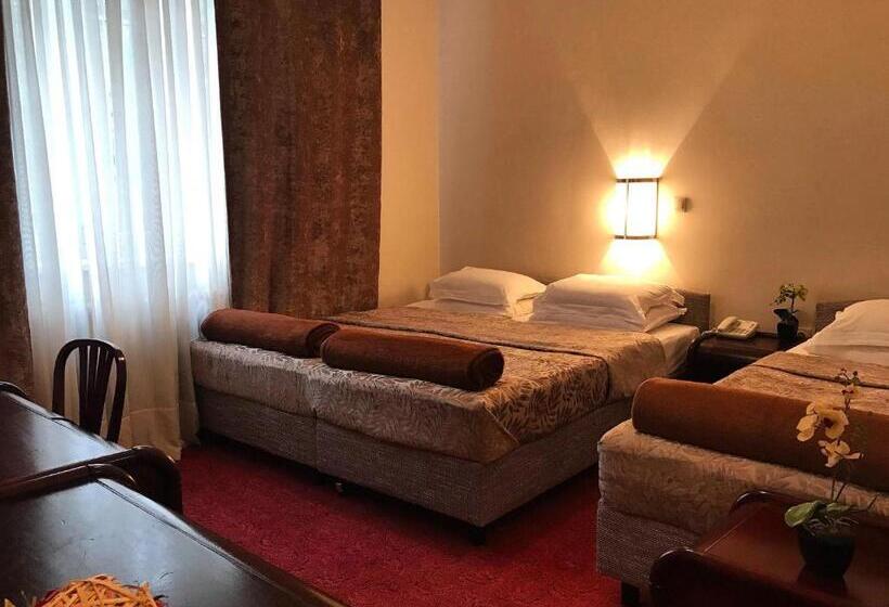 اتاق استاندارد سه نفره, Golden Inn