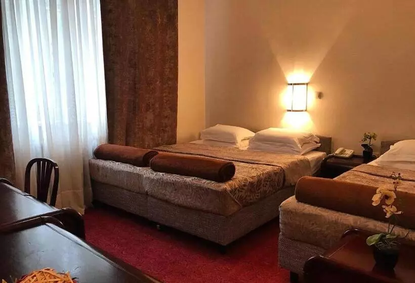اتاق استاندارد سه نفره, Golden Inn