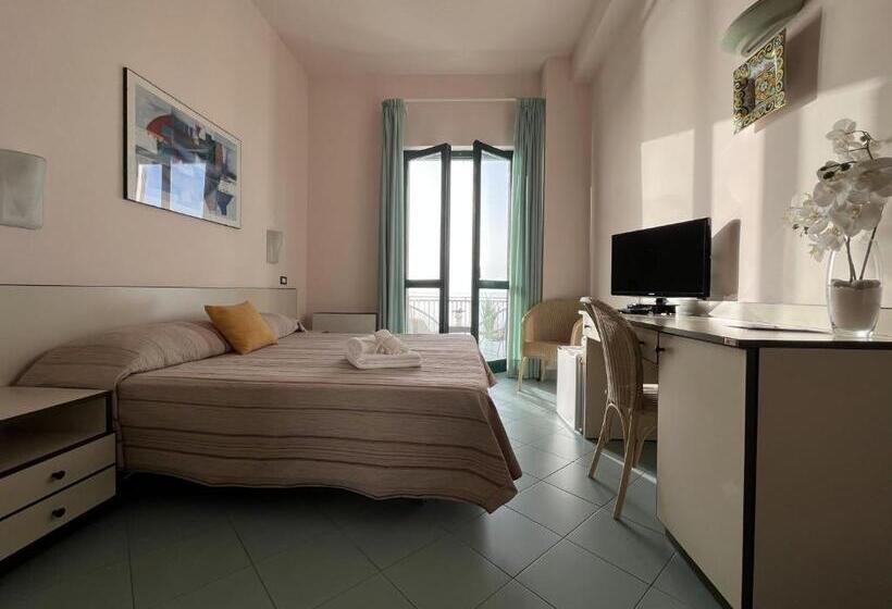 オーシャンビュースタンダードルーム, L'approdo Di Angelino