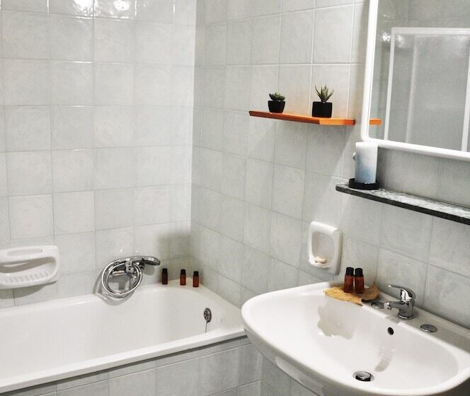 スタンダードトリプルルーム, L'approdo Di Angelino