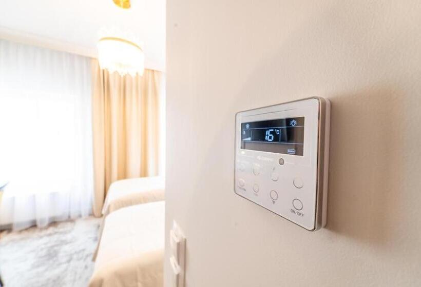 חדר דלוקס, Piast