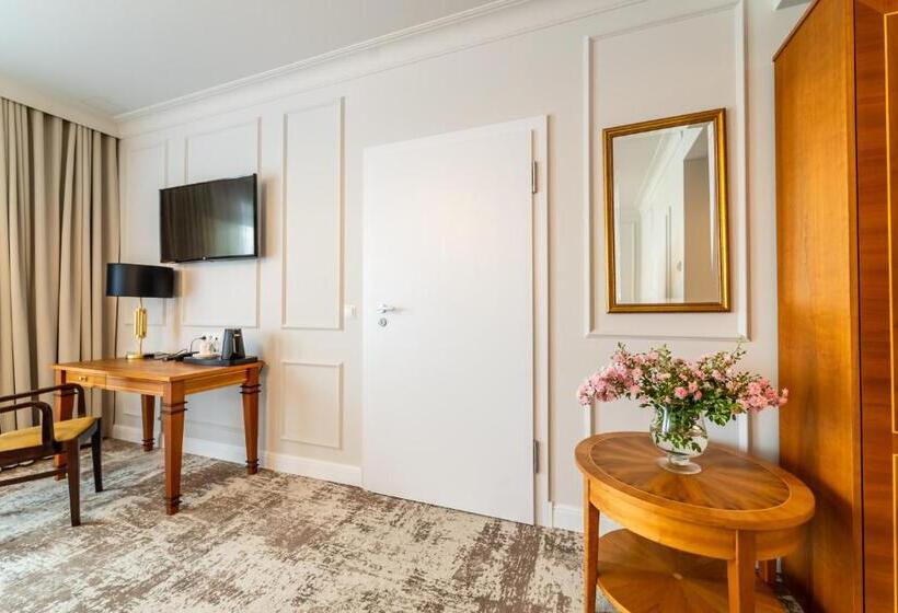 חדר דלוקס, Piast