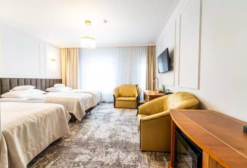 Standard Kolmen Hengen Huone, Piast