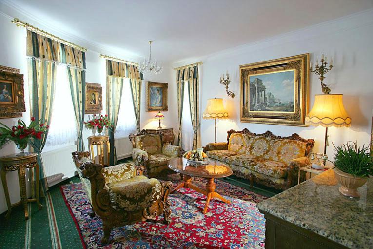 سوئیت با بالکن, Razgorsek