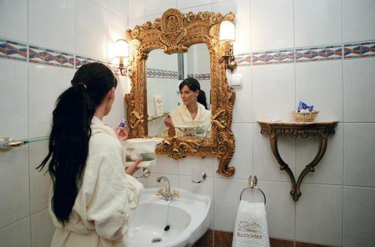 سوئیت با بالکن, Razgorsek