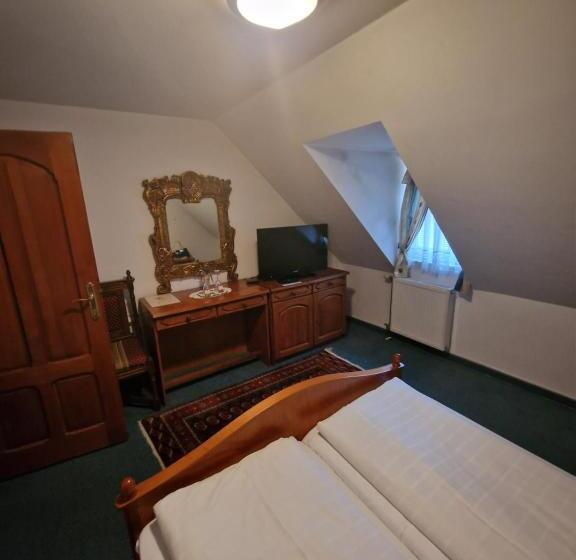 اتاق لوکس, Razgorsek