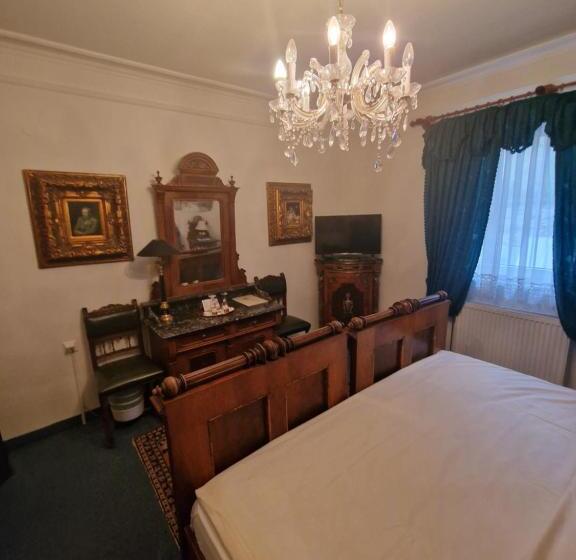 اتاق لوکس, Razgorsek