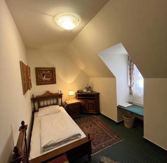 اتاق عادی یک تخته, Razgorsek