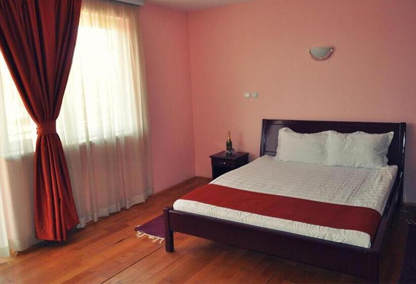 اتاق لوکس, Satelit Kumanovo