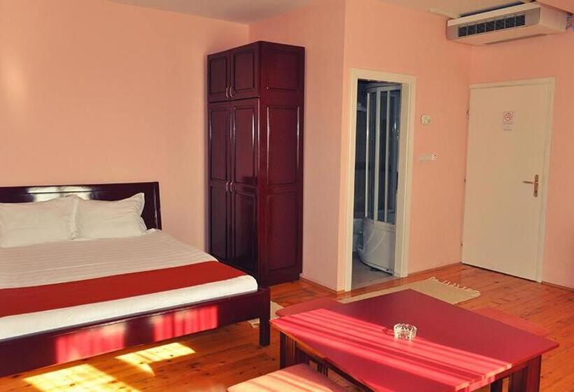 اتاق لوکس, Satelit Kumanovo