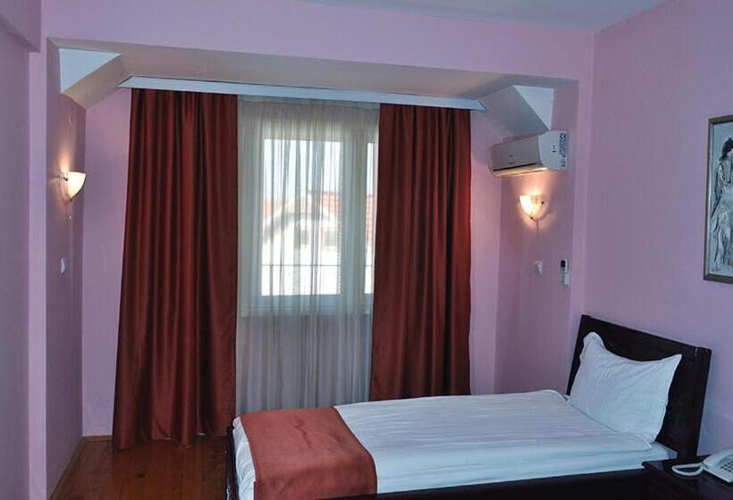 اتاق استاندارد یک نفره, Satelit Kumanovo