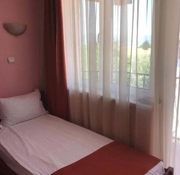 اتاق استاندارد یک نفره, Satelit Kumanovo