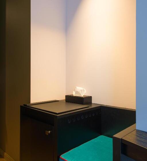 스탠다드 싱글 룸, The Royal Snail