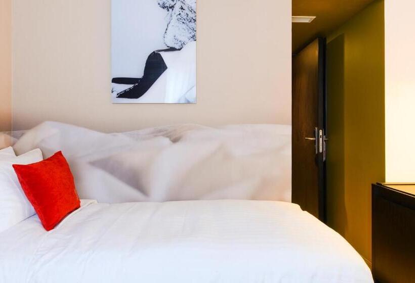 스탠다드 싱글 룸, The Royal Snail